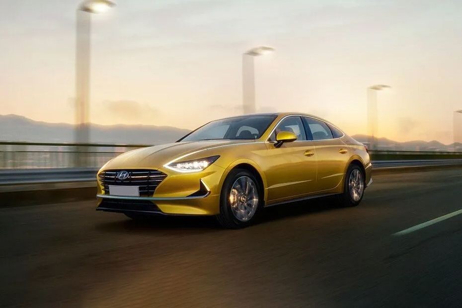 Sonata (2021-2023) Front angle low view in UAE