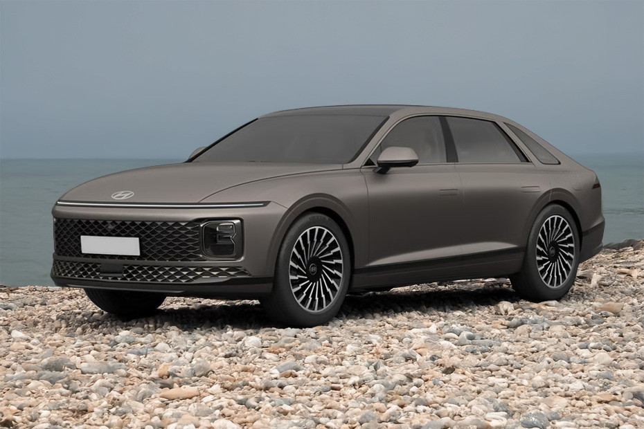 Azera Front angle low view in UAE