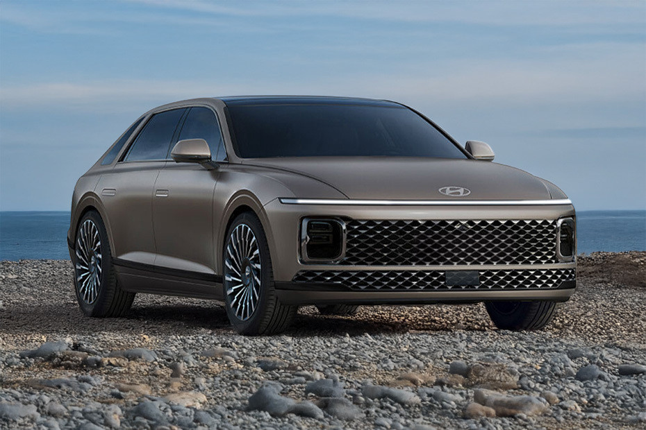 Hyundai Azera Front Medium View in UAE