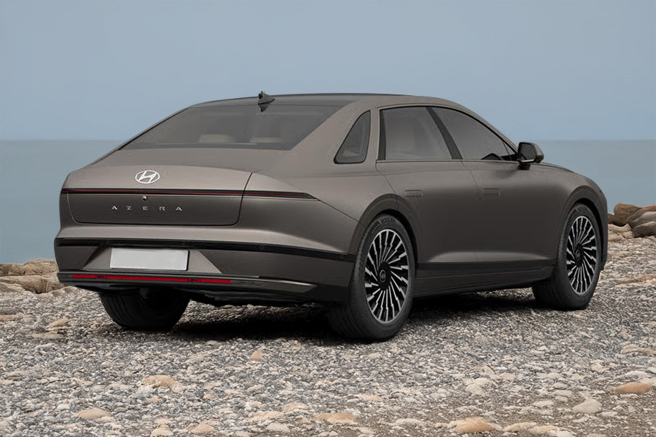 Azera Rear angle view in UAE