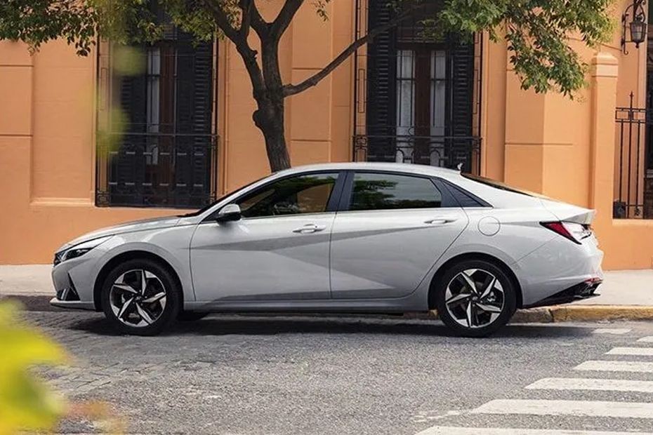 Elantra (2021-2024) Side view in UAE