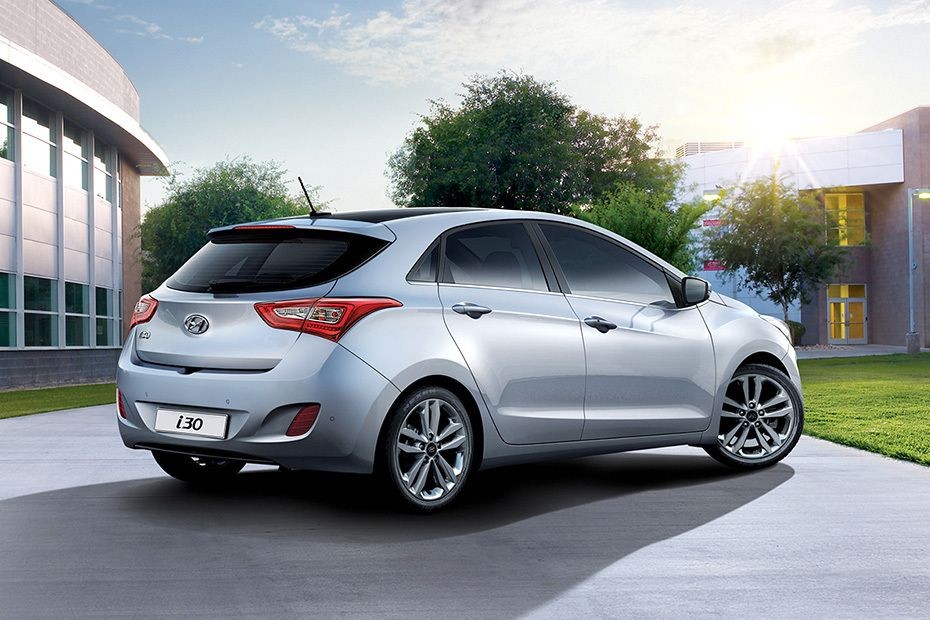 i30 Rear Medium Side View in UAE