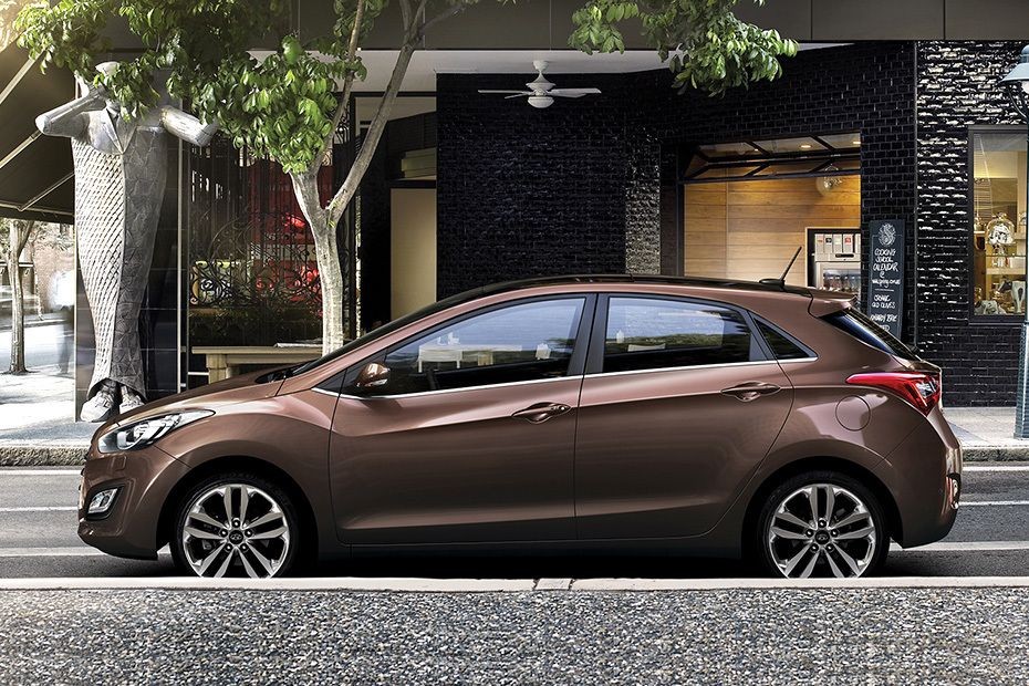 i30 Side view in UAE