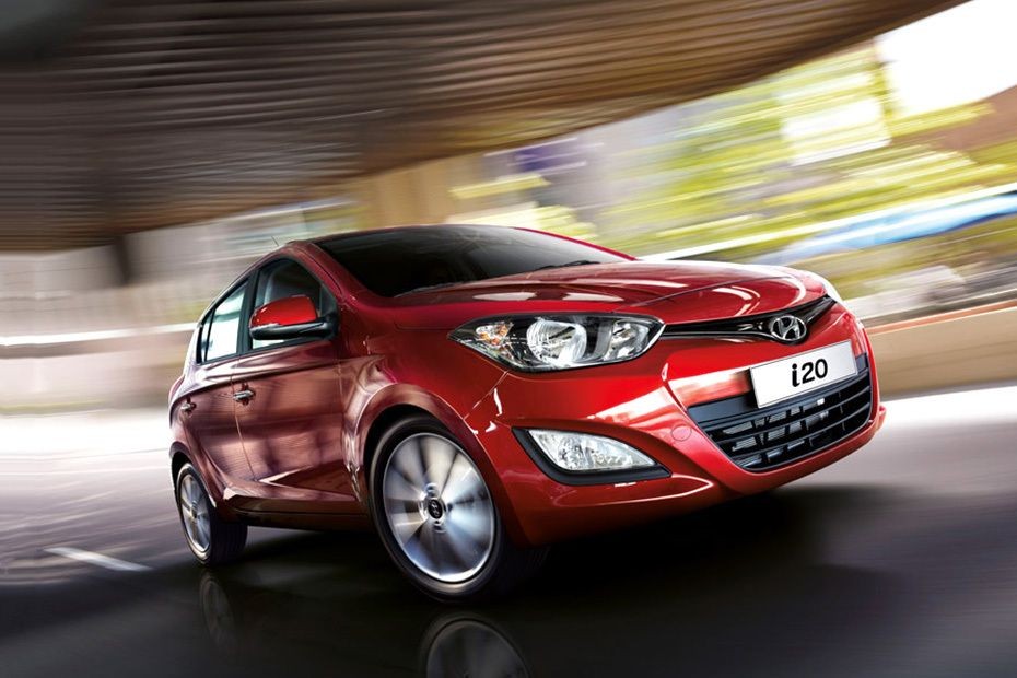 Hyundai i20 5DR Front Cross Side View in UAE