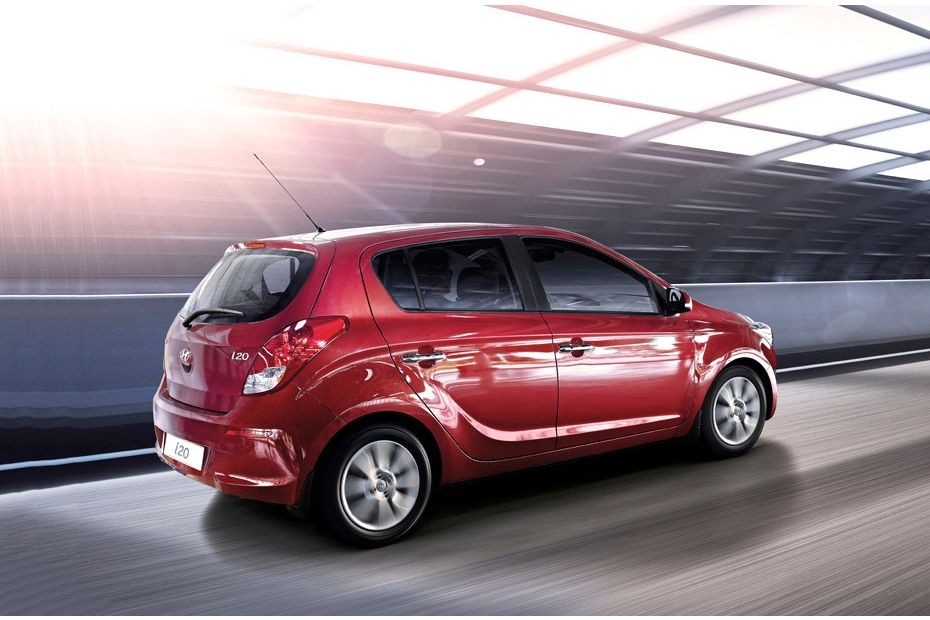 i20 5DR Rear angle view in UAE