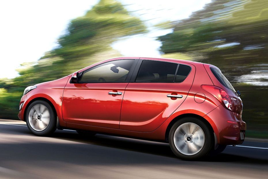 Rear Cross View of Hyundai i20 5DR in UAE