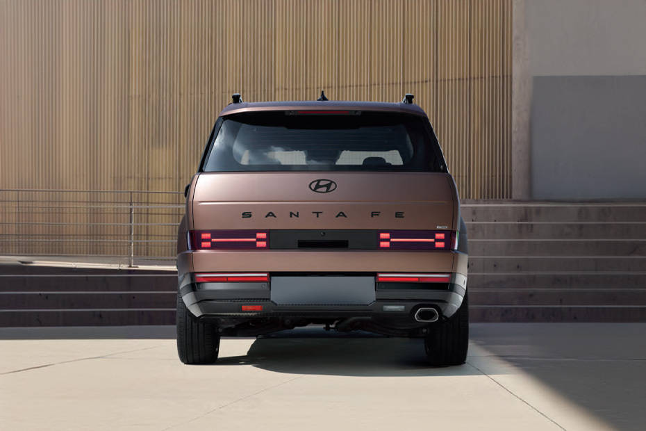 Full Rear View of Hyundai Santa Fe Full Rear View of Hyundai Santa Fe