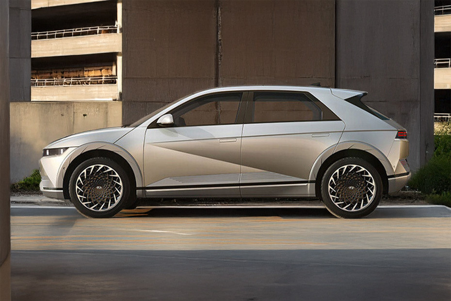 IONIQ 5 Side view in UAE