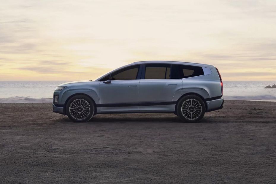 Ioniq 9 Side view in UAE