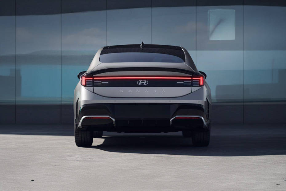 Full Rear View of Hyundai Sonata Full Rear View of Hyundai Sonata
