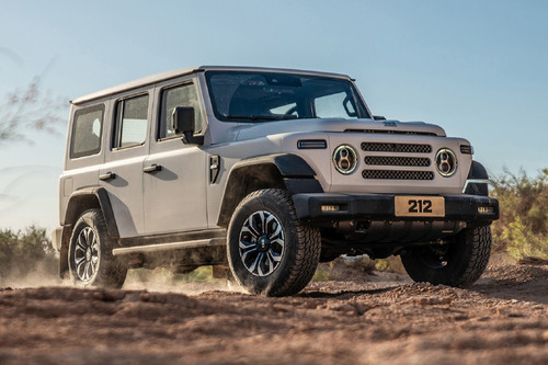 212 T01 Front Medium View