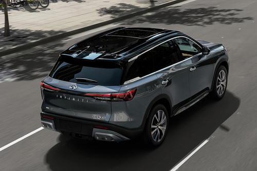 QX60 (2024-2025) Rear angle view