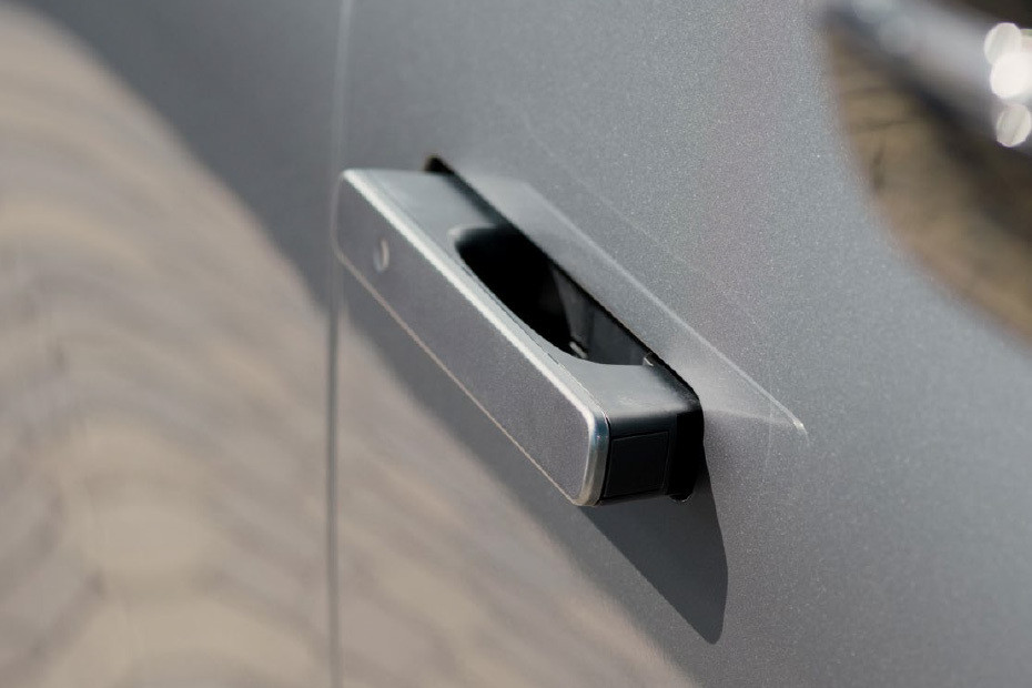 QX80 Door handle in UAE