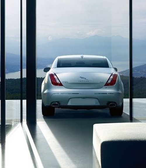 Full Rear View of Jaguar XJ Luxury LWB