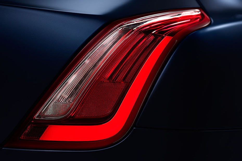 XJ Tail light in UAE