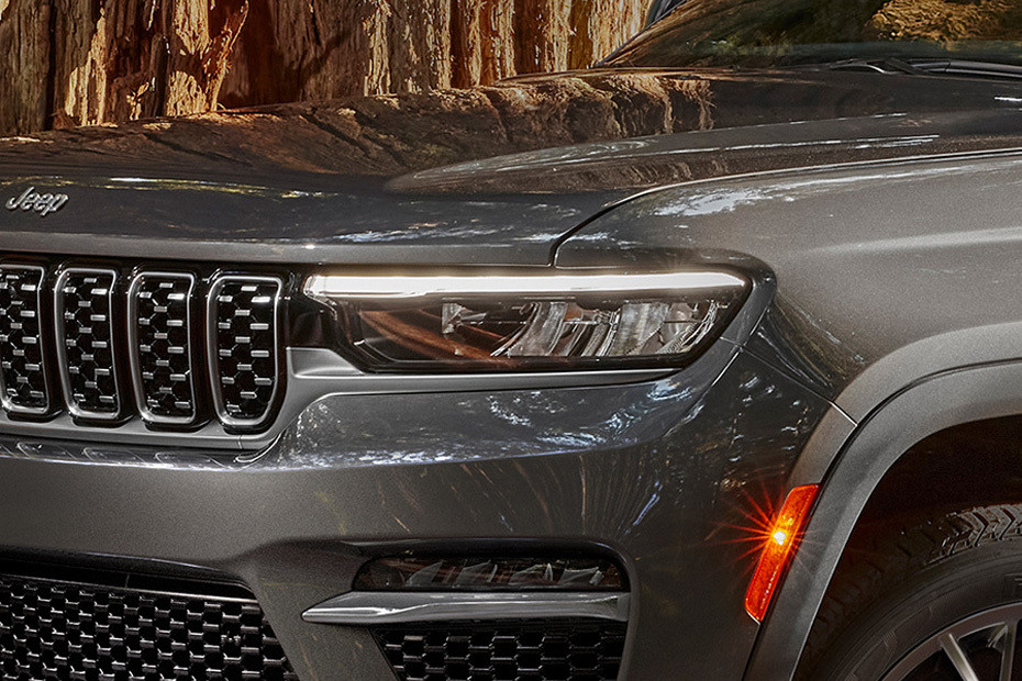 Grand Cherokee Headlight in UAE