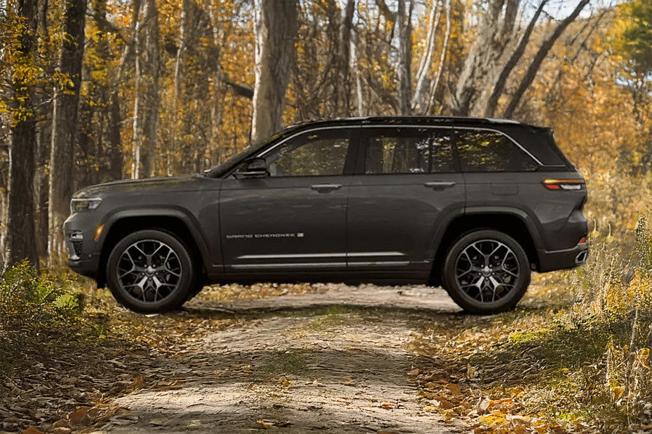 Grand Cherokee Side view Grand Cherokee Side view