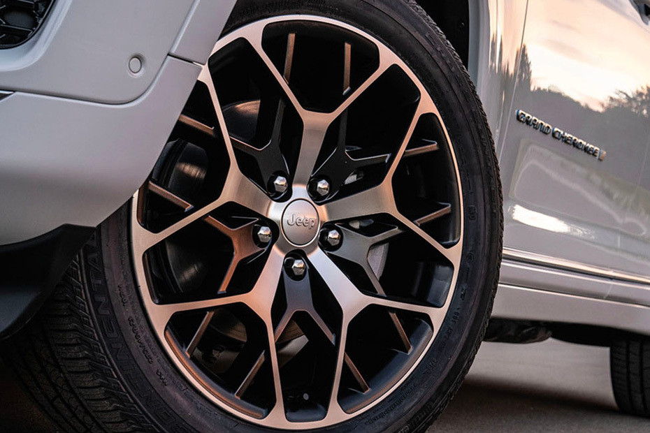 Grand Cherokee Wheel in UAE