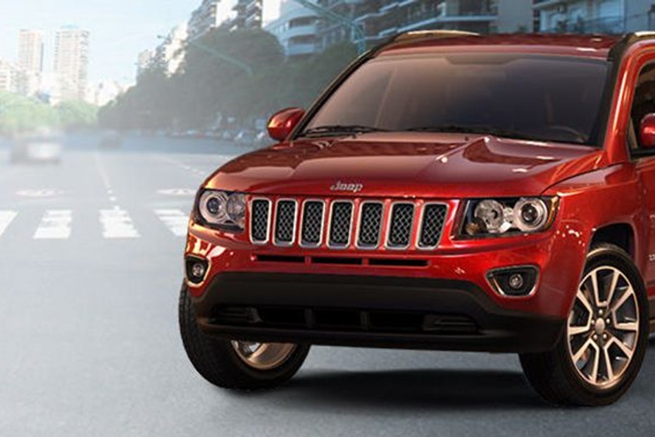 Compass (2012-2021) Front angle low view in UAE