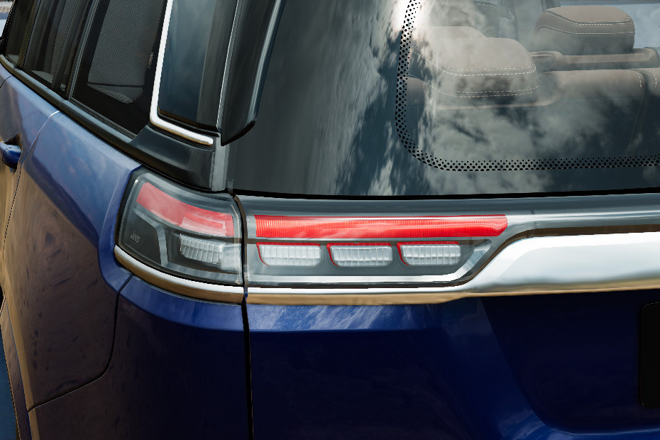 Commander Tail light in UAE