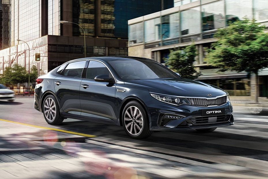 KIA Optima Front Cross Side View in UAE