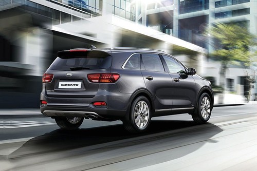 Sorento (2018-2023) Rear angle view