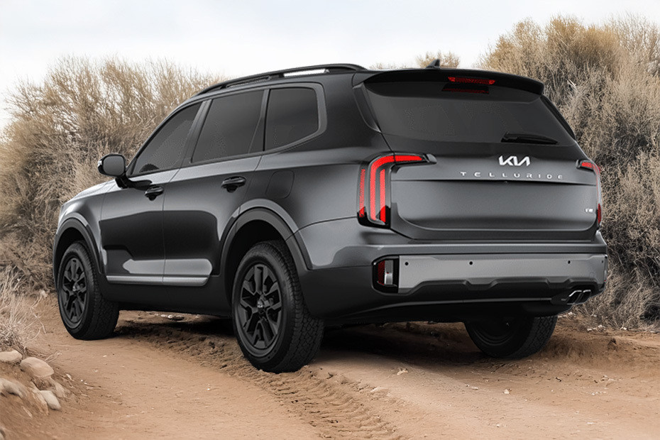 Rear Cross Side View of KIA Telluride