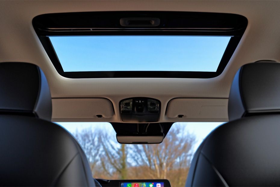 KIA Sonet Sunroof Moonroof in UAE