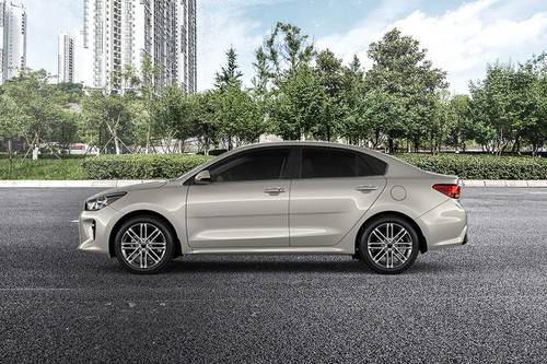 Rio 4-Door Side view