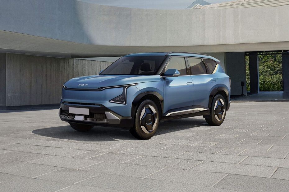 EV5 Front angle low view in UAE