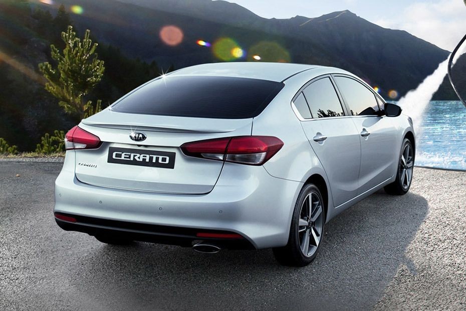 Cerato (2012-2021) Rear angle view in UAE