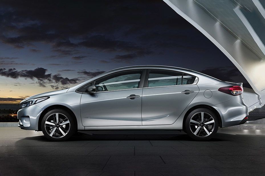 Cerato (2012-2021) Side view in UAE