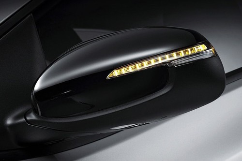 KIA Cerato koup Drivers Side Mirror Front Angle