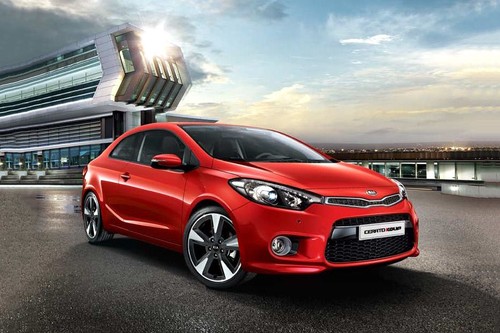KIA Cerato koup Front Cross Side View