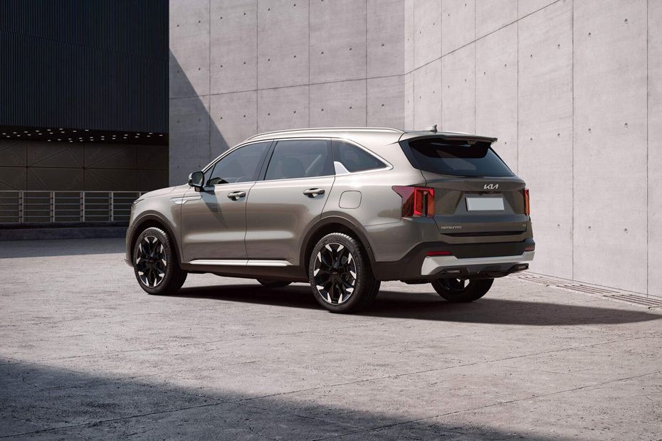 Rear Cross Side View of KIA Sorento in UAE