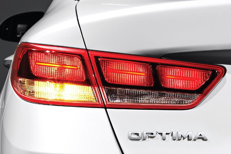Optima (2012-2021) Tail light in UAE