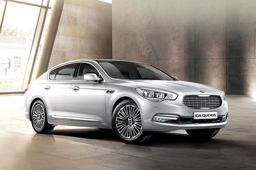 KIA Quoris Front Cross Side View