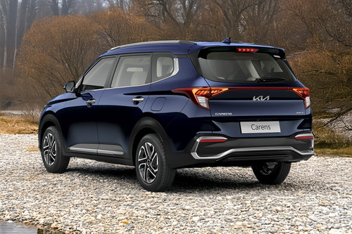 Rear Cross Side View of KIA Carens (2023-2024)