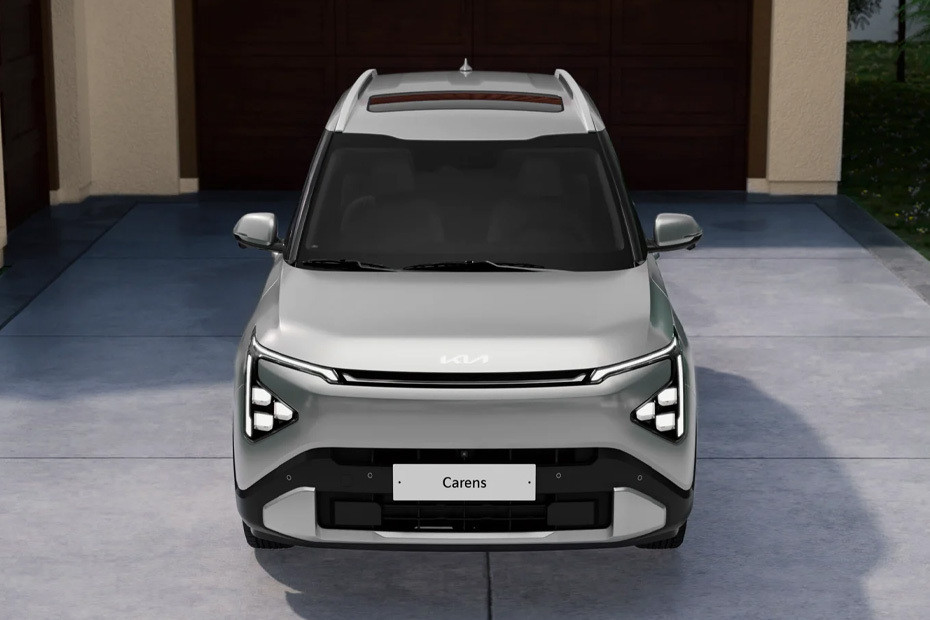 Full Front View of Carens