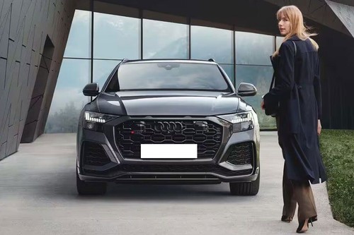 Full Front View of RS Q8