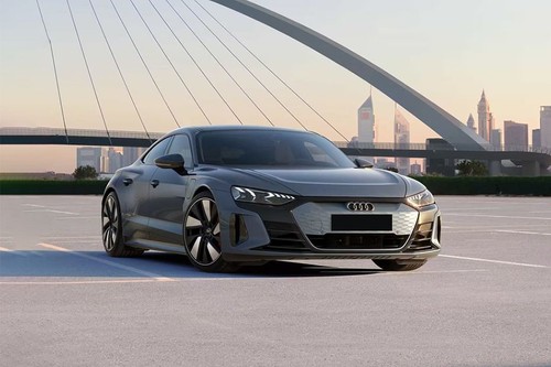 E-tron GT (2022-2023) Front angle low view