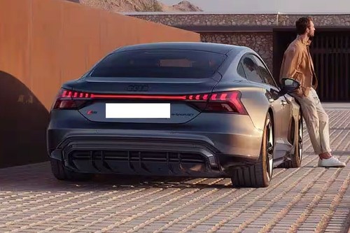 E-tron GT (2022-2023) Rear angle view
