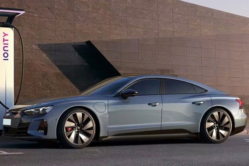 E-tron GT (2022-2023) Side view