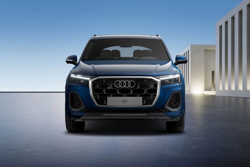 Full Front View of Q7 