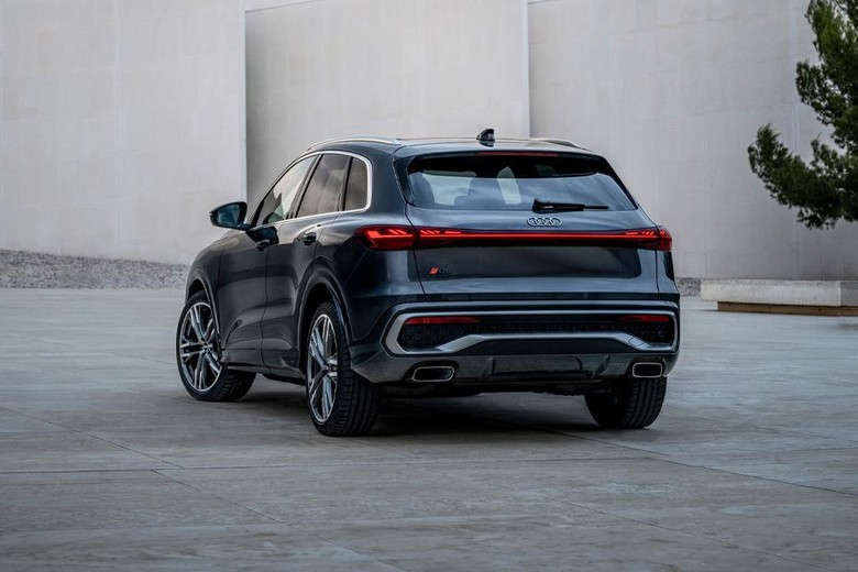 Rear Cross View of Audi Q5