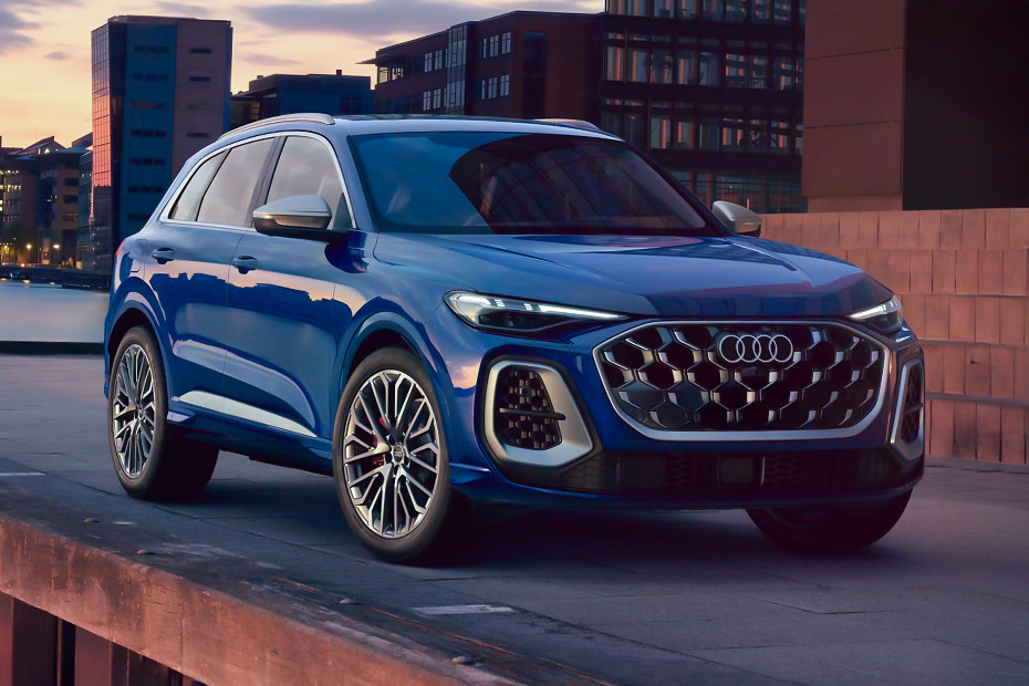 Audi SQ5 Front Medium View in UAE