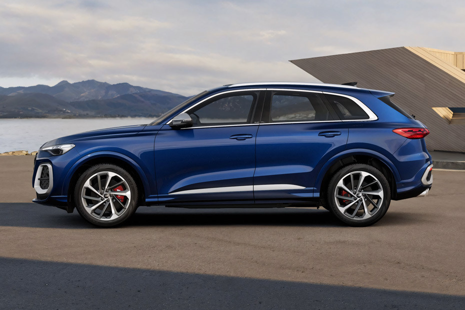 SQ5 Side view in UAE