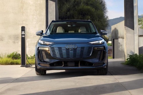 Full Front View of SQ6 E-Tron