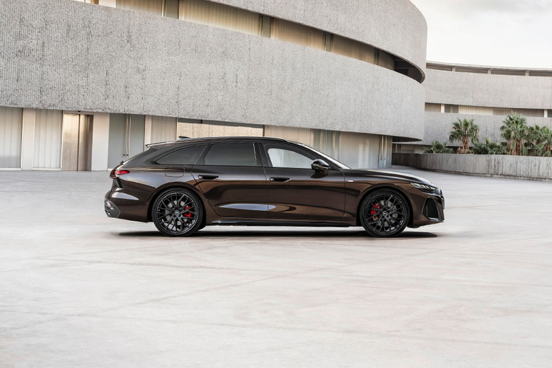 A6 Avant Medium Angle Front View