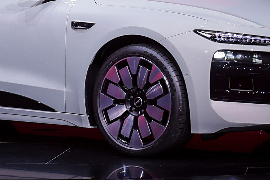 A6L e-tron Wheel in UAE